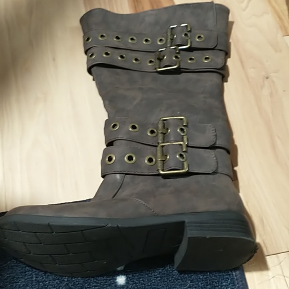 Super cute banana blues boots